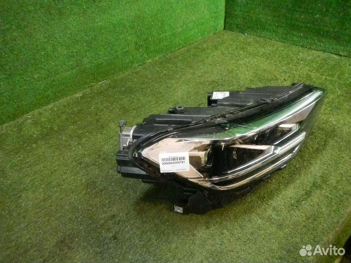 Фара правая Volkswagen Polo