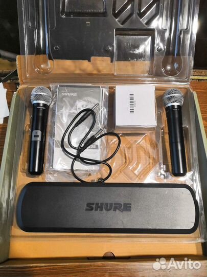 Два радиомикрофона shure на одной базе,оригинал