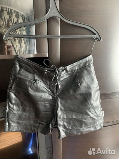 Кожаные шорты