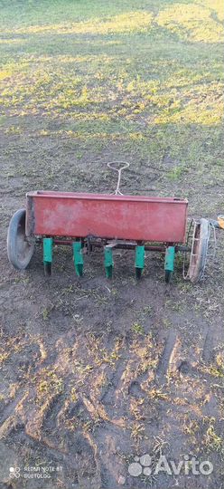 Сеялка овощная ручная