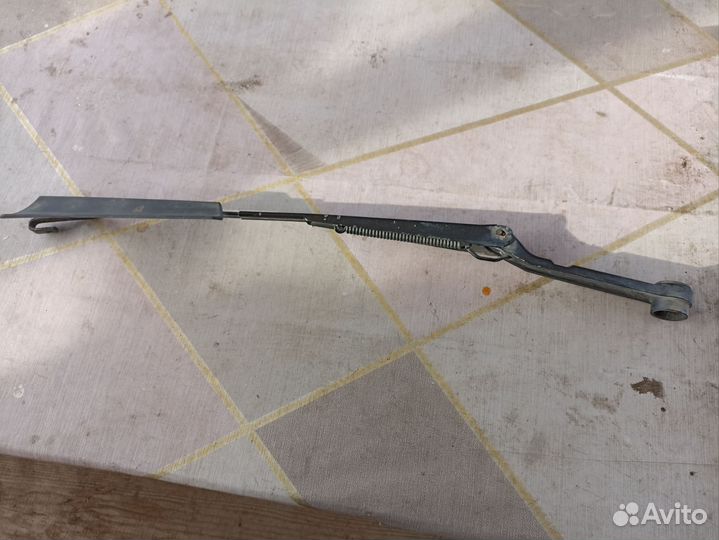 Поводок дворника левый spectra