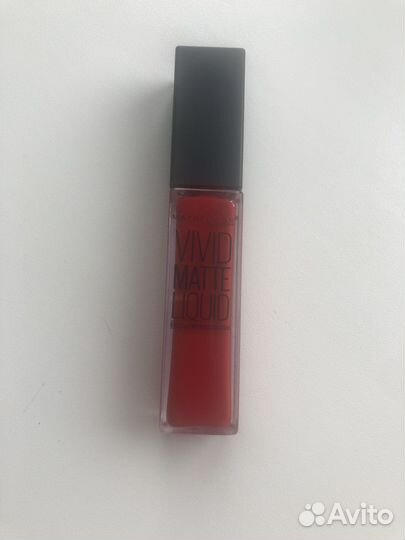 Блески для губ разные