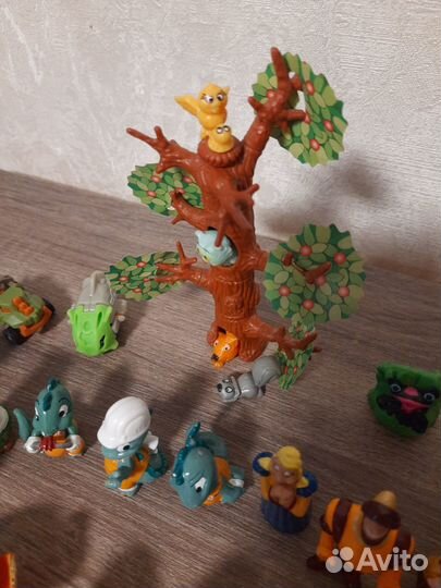 Киндер сюрприз, дерево, акулы, смурики, панда