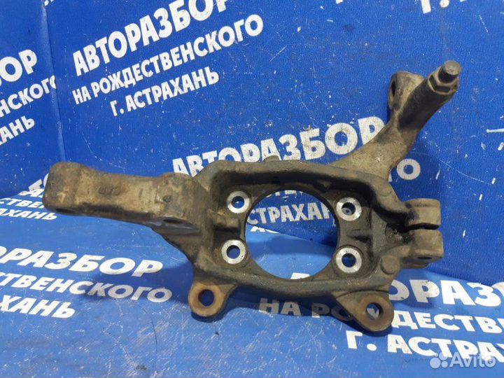 Передний правый поворотный кулак Nissan Teana J31