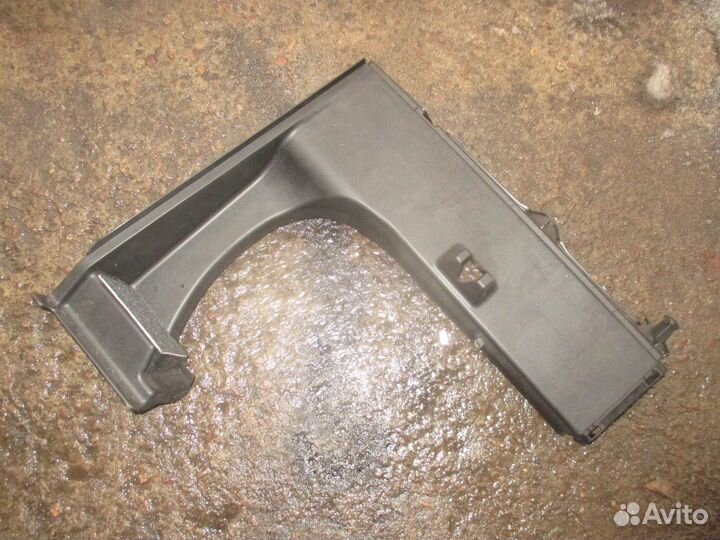 Обшивка багажника правая (Toyota Camry)