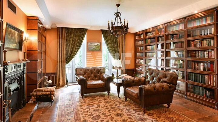 Дом 800 м² на участке 1,11 га