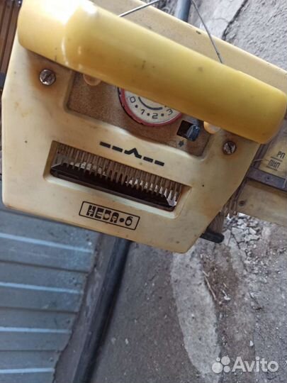 Вязальные машинки Нева 5,6