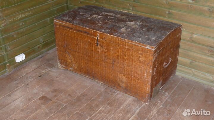 Сундук старинный
