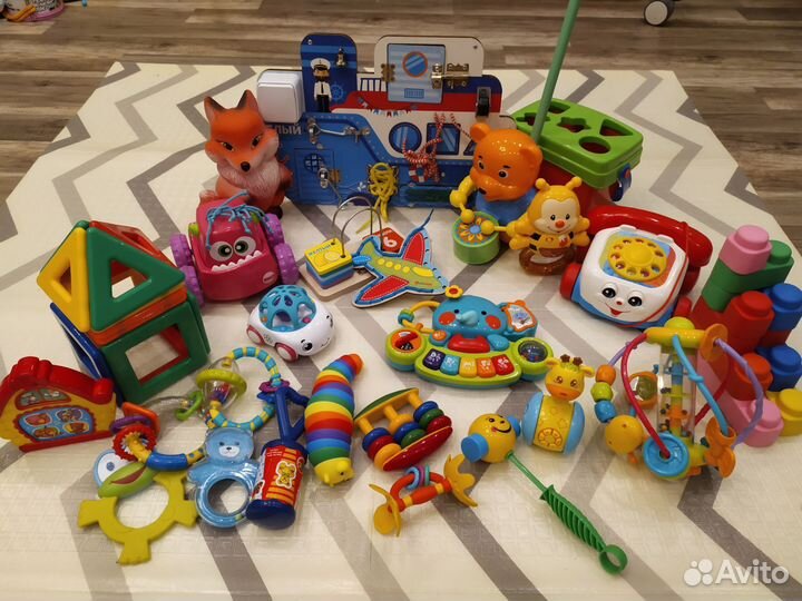 Развивающие игрушки для малыша пакетом