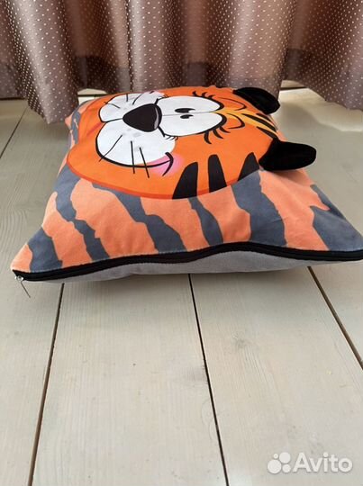 Декоративная подушка с тигром
