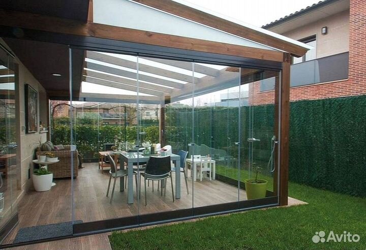 Безрамное остекление веранд беседок террас