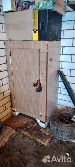 Сейф металлический