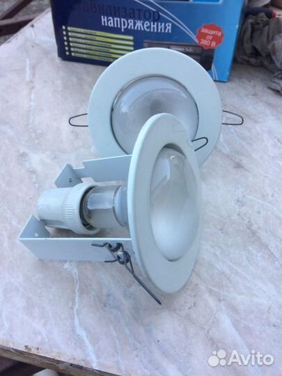 Светильник встраиваемый потолочный