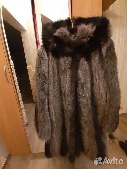 Шуба из енота с капюшоном