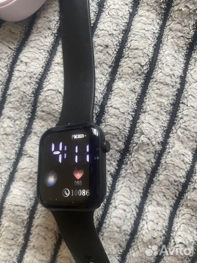 Беспроводные наушники и часы