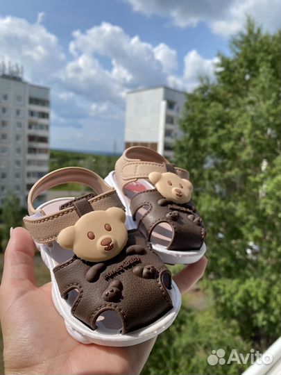 Сандали детские новые