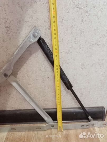 Пневматический подъемный механизм