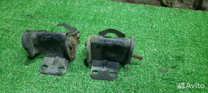 Кронштейн переднего усилителя бампера Audi 80 b4