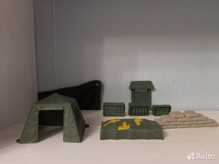 Игрушечные военные декорации