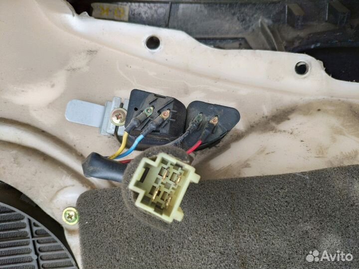 Кнопки багажника бензобака Хендай Соната еф