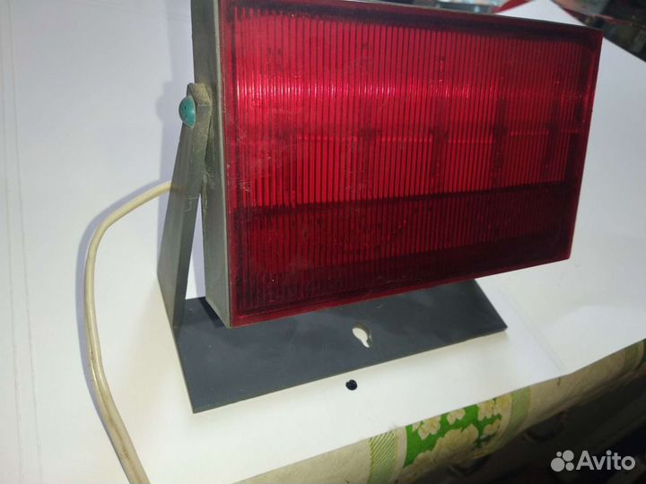 Красный фонарь для фотопечати