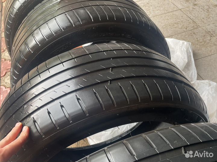 Michelin Pilot Sport 4 245/45 R18 и 275/40 R18 103Y