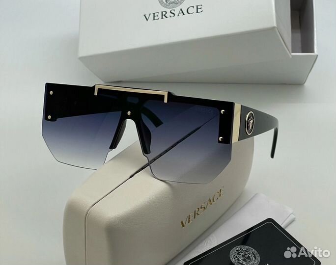 Солнцезащитные очки versace