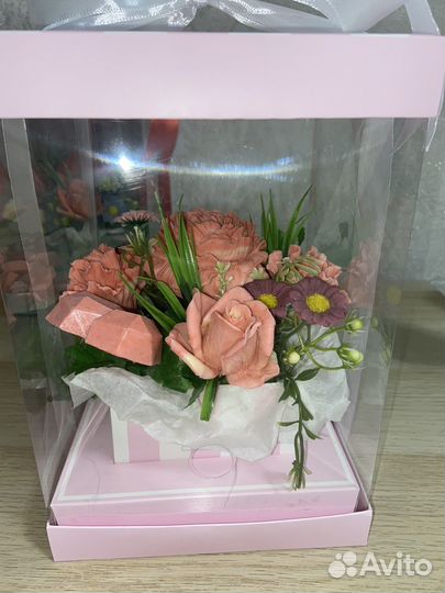 Подарочная коробка с цветами из мыла