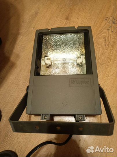 Прожектор уличный заливающего света