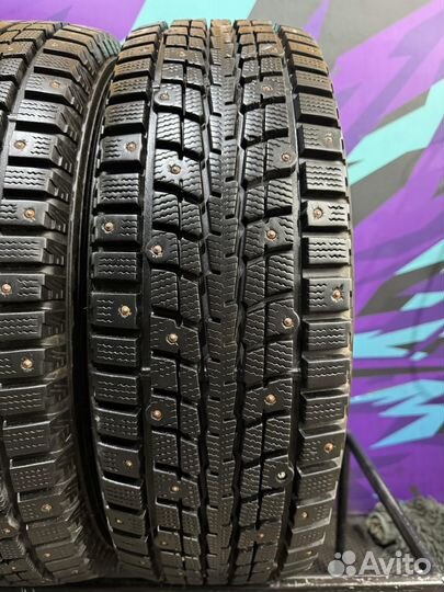 Dunlop SP Winter Ice 01 215/70 R16