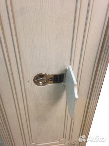 Сейф оружейно-часовой в дереве 