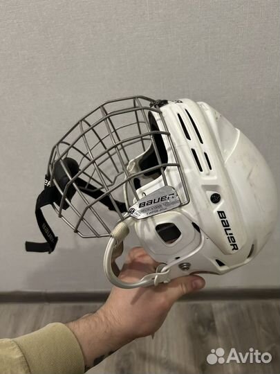 Хоккейный шлем