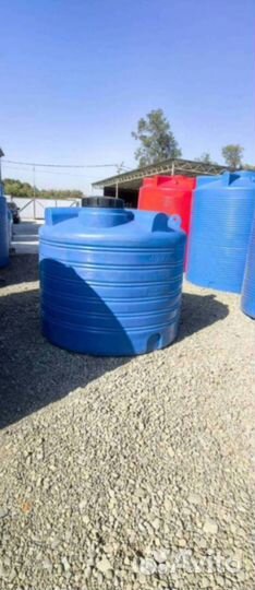 Пластиковая емкость для воды