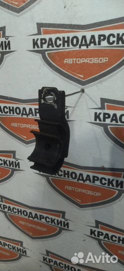Крепление радиатора 1653302020 Toyota Corolla AE10