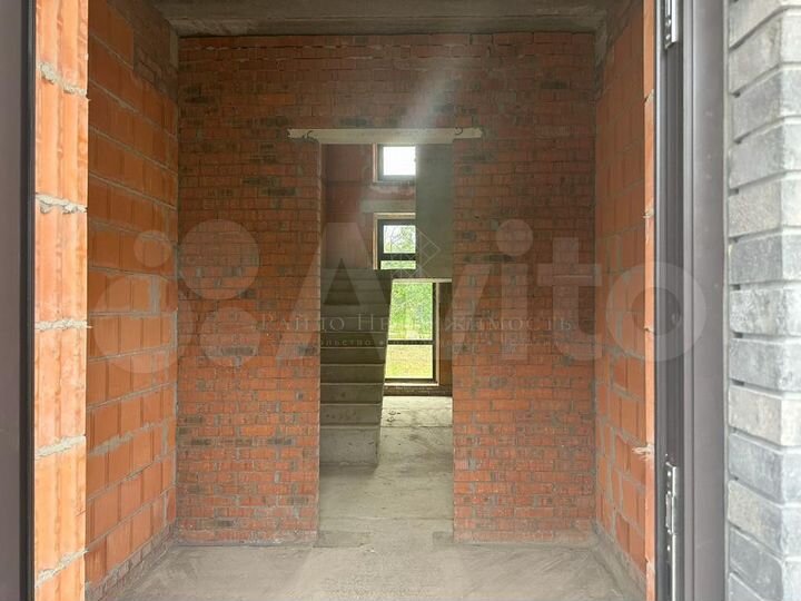 Коттедж 261 м² на участке 10 сот.