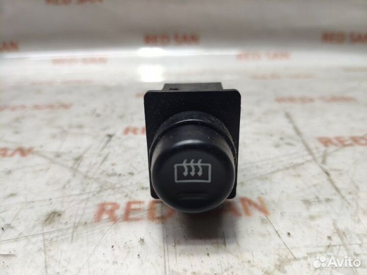 Кнопка обогрева заднего стекла Mitsubishi Pajero