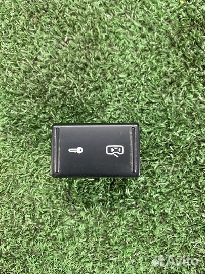 Кнопка центрального замка Skoda Fabia 2