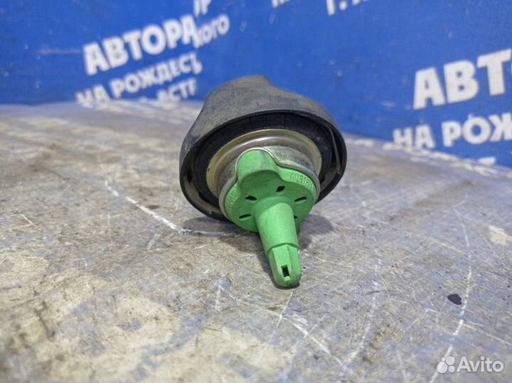 Крышка бензобака Bmw E65 седан 2004