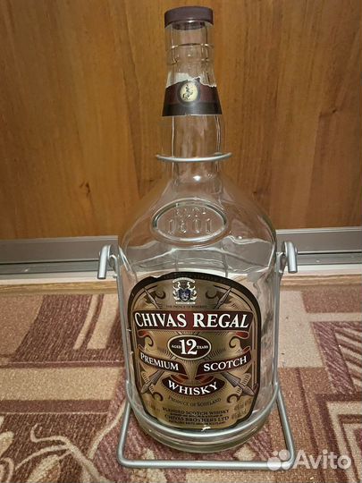 Бутылка на качелях Chivas Regal 12 лет