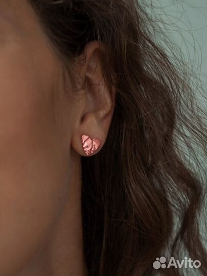 Sbleskom серьги-пусеты сердца «Folio» pink