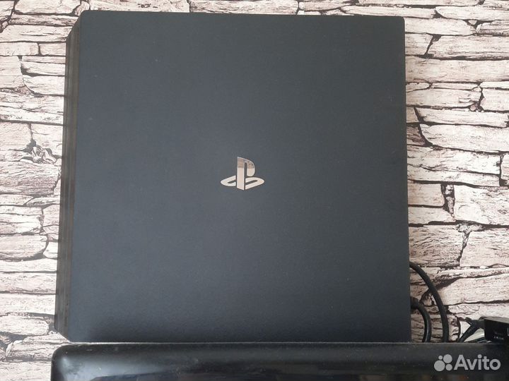 Игровая приставка ps4 pro