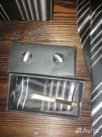 Галстук мужской новый, запонки