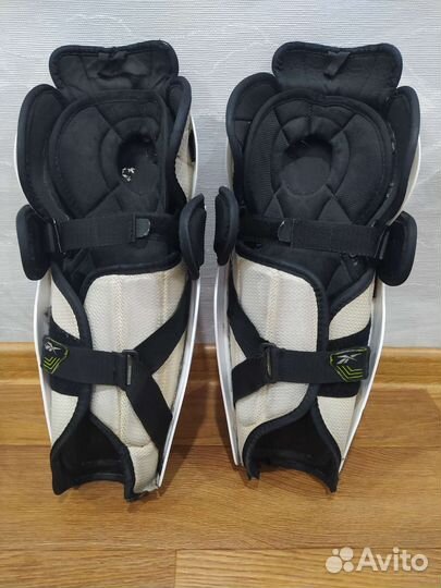 Хоккейная форма наколенники