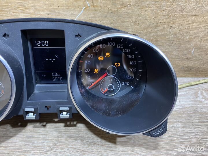 Панель приборов Volkswagen Golf 6 бензин 1121128