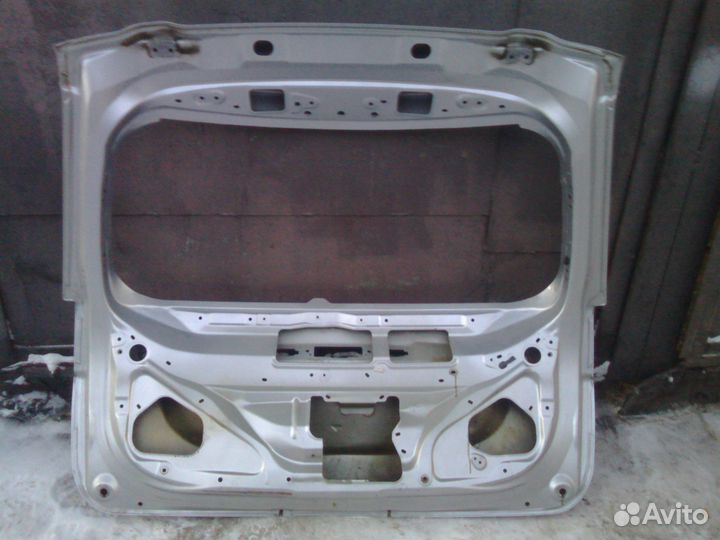 Крышка багажника Mitsubishi Outlander