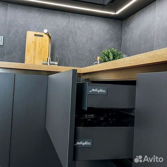 Кухня до потолка