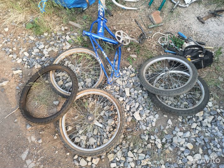 Запчасти и колеса на велосипед