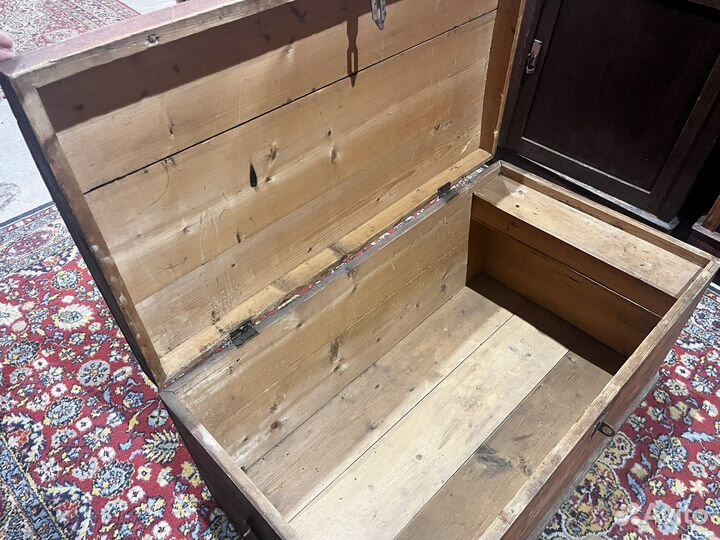 Сундук старинный