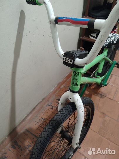 Трюковой велосипед BMX