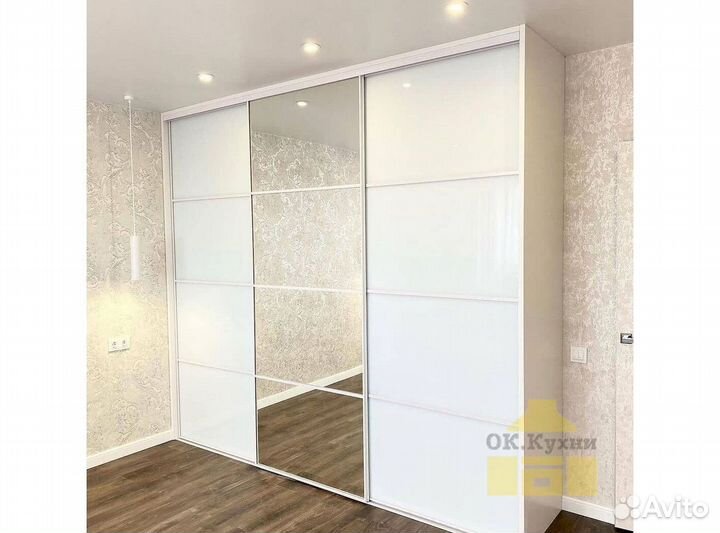 Шкаф с зеркалом